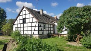 Ein Garten an der Unterkunft Mühle Tornow am Wentowsee