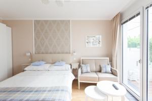 Rúm í herbergi á Sofie Apartments