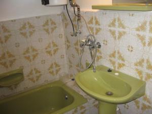 A bathroom at Faragó Apartman