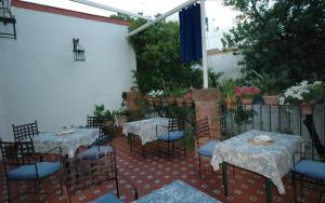 Ein Restaurant oder anderes Speiselokal in der Unterkunft Hotel Casa de los Azulejos 
