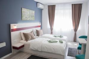 Giường trong phòng chung tại Apartmani Banja SPA