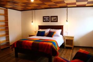 Кровать или кровати в номере Hospedaje Los Ponchos