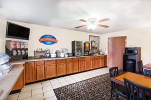 Dapur atau dapur kecil di Baymont by Wyndham LeMars