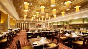 A restaurant or other place to eat at Dahongpao Resort