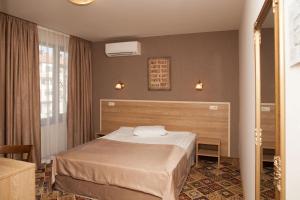 A bed or beds in a room at Hotel Motto Még 32 kép