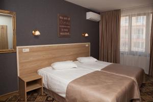 A bed or beds in a room at Hotel Motto