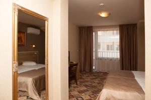 A bed or beds in a room at Hotel Motto