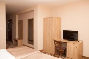 A television and/or entertainment centre at Hotel Motto