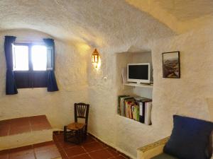 TV a/nebo společenská místnost v ubytování Casa Cueva Guadix