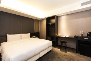 Giường trong phòng chung tại Fairytale Yi Su Hotspring Hotel