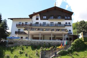 Gallery image of Hotel Bellevue in Gignod
