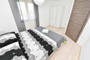 Ein Bett oder Betten in einem Zimmer der Unterkunft Apartman Kresan