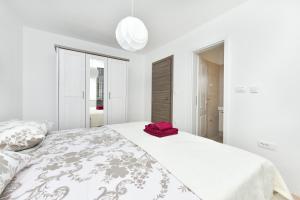Ein Bett oder Betten in einem Zimmer der Unterkunft Apartman Kresan