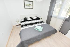 Ein Bett oder Betten in einem Zimmer der Unterkunft Apartman Kresan