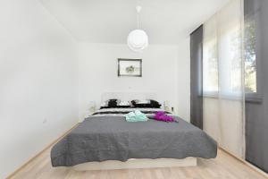 Ein Bett oder Betten in einem Zimmer der Unterkunft Apartman Kresan