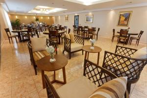 Restaurant o un lloc per menjar a Hotel Coral Suites