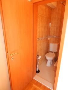 Ένα μπάνιο στο Mandić Rooms