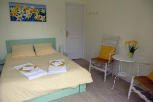 a bedroom with a bed with two towels on it at Le Clos Saint Jean in Sainte-Honorine-des-Pertes +12 photos