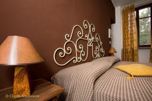 a bedroom with a bed with a white sign on the wall at Agriturismo Fruttirossi in Trofarello