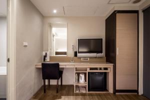 TV a/nebo společenská místnost v ubytování Royal Garden Hotel