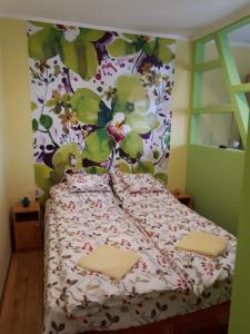 A bed or beds in a room at Rozmaring Apartmanok