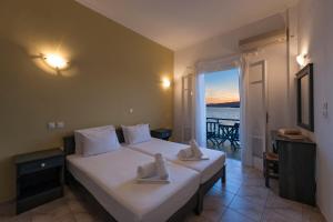 Posteľ alebo postele v izbe v ubytovaní Angeliki Seaside Hotel