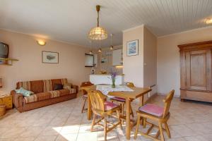 Posedenie v ubytovaní Apartman Haraciceva