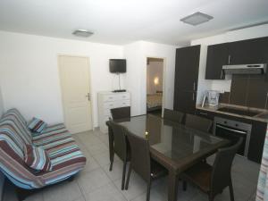 Η κουζίνα ή μικρή κουζίνα στο Apartment in Moriani-Plage by the Beach
