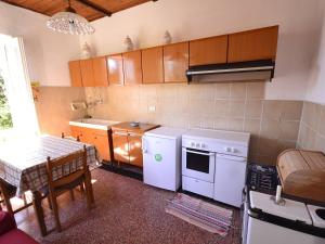 A kitchen or kitchenette at Holiday Home in Rio near Fishing Villages