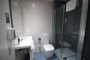 Koupelna v ubytování Hotel Alda Entrearcos