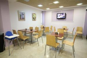 ห้องอาหารหรือที่รับประทานอาหารของ Hotel Alda Entrearcos
