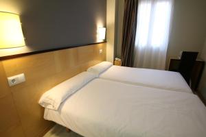 Postel nebo postele na pokoji v ubytování Hotel Alda Entrearcos