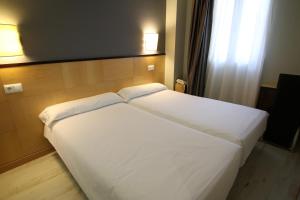 Postel nebo postele na pokoji v ubytování Hotel Alda Entrearcos