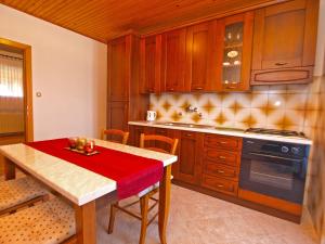 Kuchyňa alebo kuchynka v ubytovaní Apartment Zorko 707