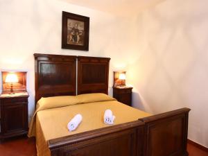 A bed or beds in a room at Farmhouse in Umbria near Lake Trasimeno