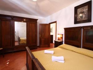A bed or beds in a room at Farmhouse in Umbria near Lake Trasimeno