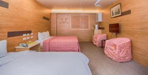 Postel nebo postele na pokoji v ubytování Empire Hotel