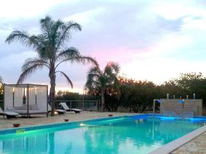 The swimming pool at or close to Belvilla by OYO Vento di Salento piccolo