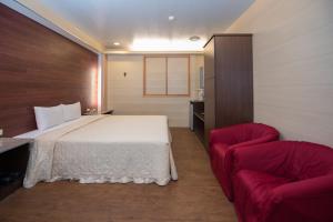Letto o letti in una camera di Empire Hotel