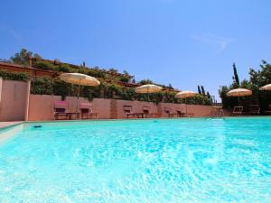 The swimming pool at or close to Farmhouse in Montalto near the Beach