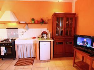 A kitchen or kitchenette at Farmhouse in Montalto near the Beach