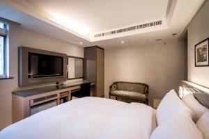 Postel nebo postele na pokoji v ubytování Royal Garden Hotel