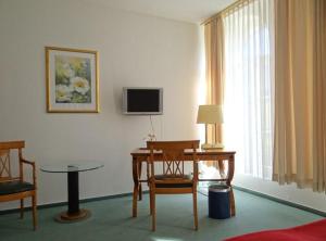 TV a/nebo společenská místnost v ubytování Hotel Goldener Anker