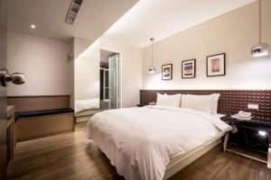 Postel nebo postele na pokoji v ubytování Royal Garden Hotel