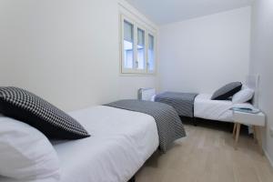 Postel nebo postele na pokoji v ubytování Bravissimo Cort Reial-3A