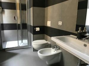 A bathroom at Sensation House