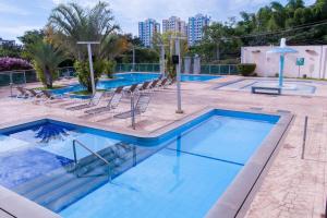 a swimming pool with chairs in a resort at Águas do Paranoá in Caldas Novas +36 photos