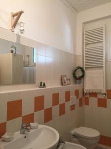 Een badkamer bij Appartamento Laura a 2 Passi dal Mare