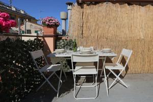 
A restaurant or other place to eat at Torre di Paglia

