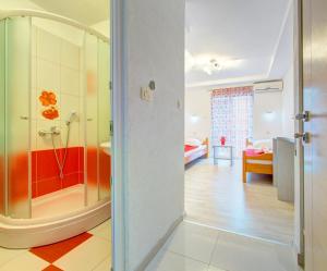 a room with a shower and a bedroom at Pansion Glory in Međugorje +44 photos
